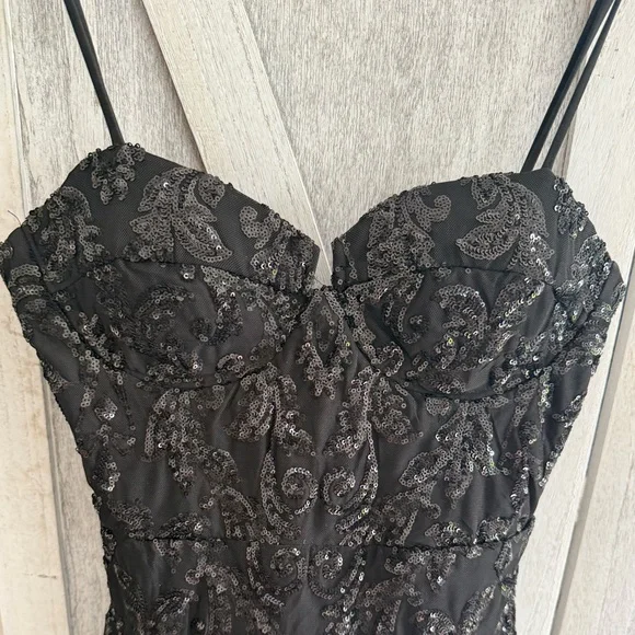 *Windsor Gorgeous Black Strapless Dress - Picture 8 of 15